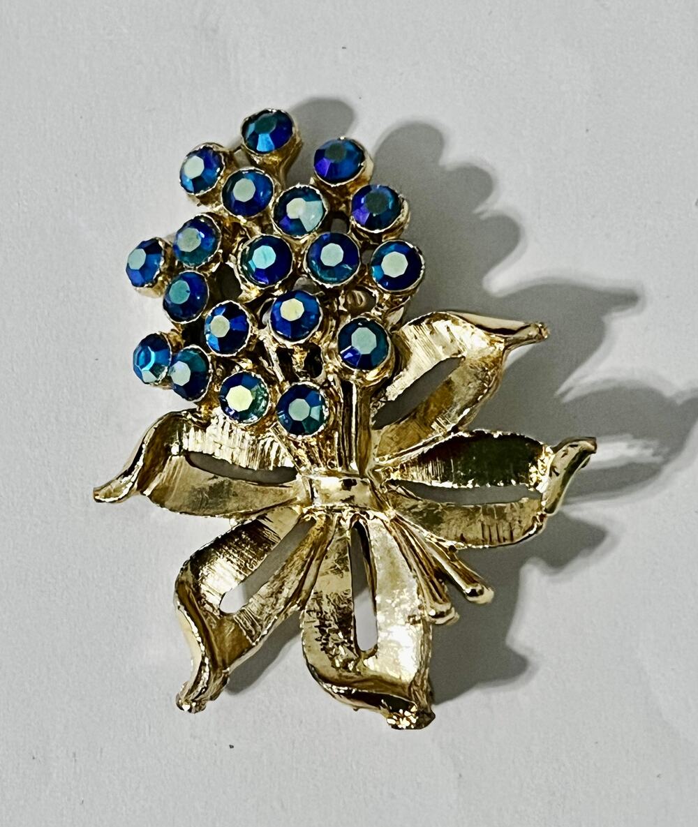 Blue-Green Rhinestone Flowers Bouquet Brooch Tied With A Bow In A Gold Tone